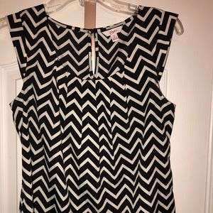 Juniors Candi’s black and white shirt